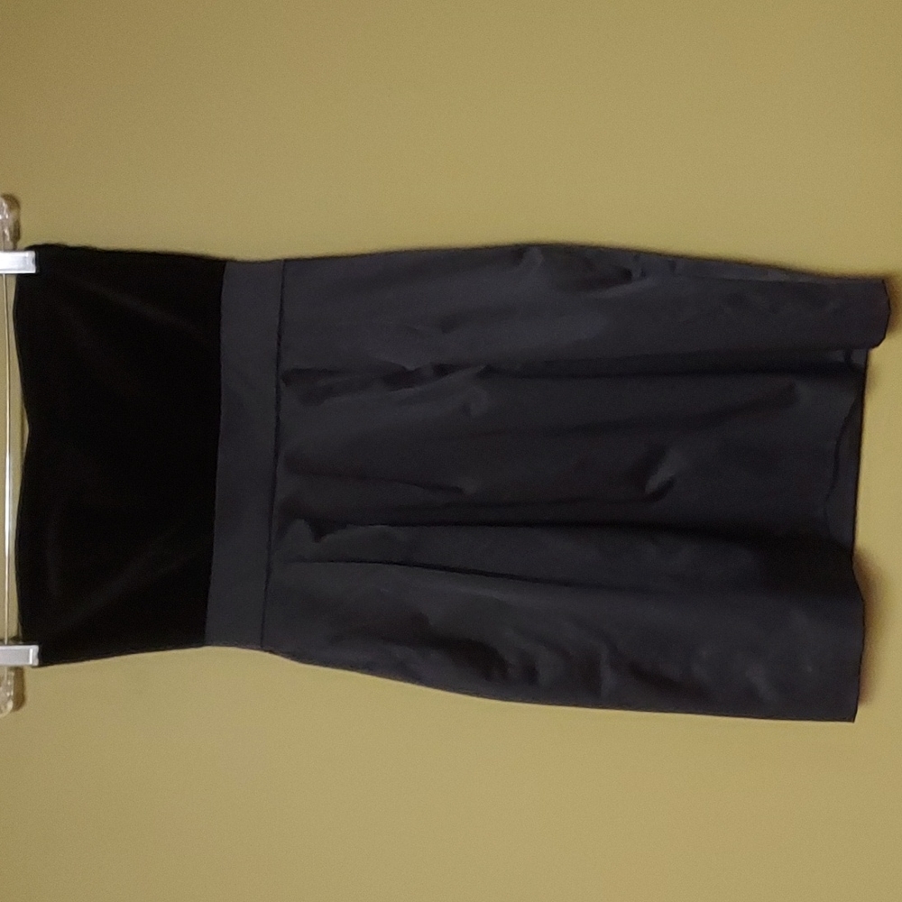 Banana Republic Size 4 Black Strapless Dress